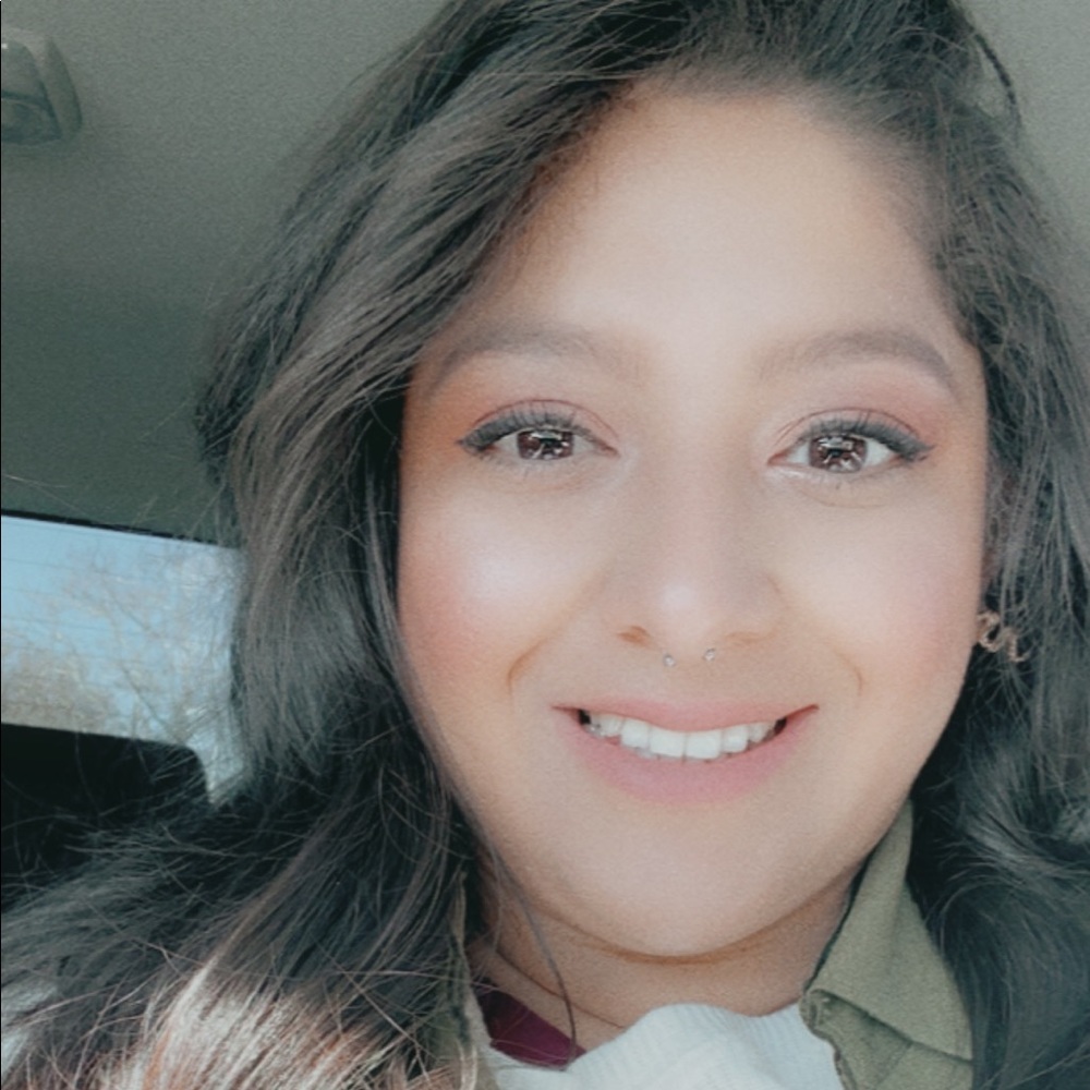 Meet your Posher, Alejandra